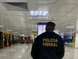 Passageira é flagrada com haxixe e homem com R$ 100 mil em celulares no Aeroporto de Foz do Iguaçu