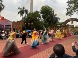 Foz recebe espetáculo de moda e arte em seda com criadores da China e do Brasil
