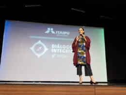 Denise Fraga destaca importância da gentileza nas relações humanas em evento da Itaipu