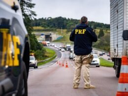 Casal armado sequestra motorista e o obriga a sacar dinheiro na BR-376