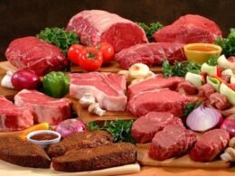 Trump retira tarifa de 40% e zera taxação para carne, café e frutas brasileiras