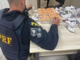 Mulher é presa com quase 300 ampolas de emagrecedor escondidas em pneu