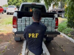 Caminhonete com fundo falso é apreendida com 82 kg de pasta base de cocaína