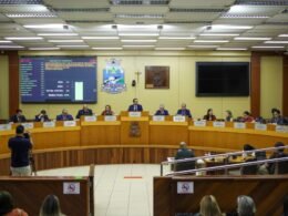 Câmara autoriza aumento de vagas de Educador Social em meio a filas e pressão por melhorias na assistência social