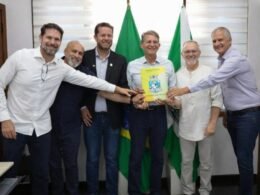 Em ato inédito, Câmara de Foz devolve R$ 12,5 milhões à Prefeitura