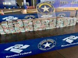 Carro com placas paraguaias é apreendido com mais de 140 kg de maconha na Ponte da Amizade