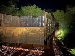 Caminhão e barco carregados com cigarros são apreendidos no lago de Itaipu