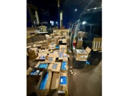 Van com placas do Paraguai é apreendida com contrabando avaliado em US$ 300 mil na Ponte da Amizade