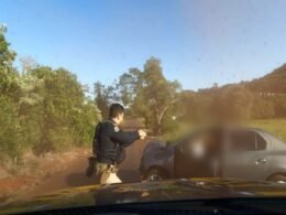 Casal foge da PRF com crianças no carro e é preso com 5,8 kg de droga na BR-277