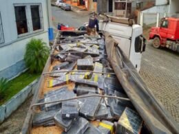 Caminhão com soja é flagrado transportando mais de 1,6 tonelada de maconha