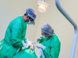 Implantes dentários passam a ser oferecidos pelo SUS em Foz do Iguaçu