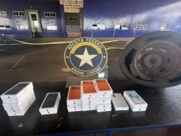Celulares são encontrados escondidos dentro de estepe de van paraguaia na Ponte da Amizade
