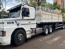 Carreta com cerveja escondia contrabando de celulares e medicamentos avaliado em R$ 1 milhão