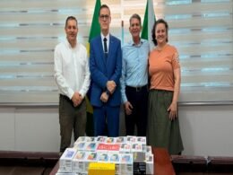 Celulares apreendidos pela Receita Federal agora vão ajudar na educação de Foz do Iguaçu.