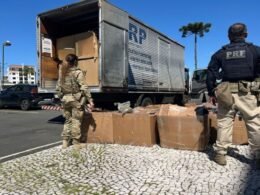 Caminhão com motos transportava quase 300 kg de droga no Paraná