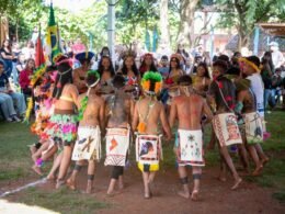 Terra indígena recebe milhares de visitantes em evento cultural