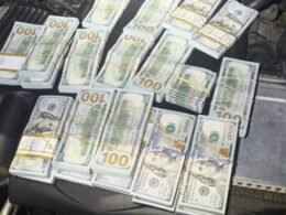 Dois homens são presos com US$ 218 mil ocultos no compartimento do motor