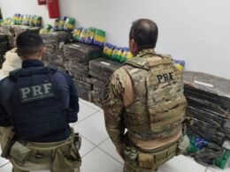 Caminhoneiro foge, abandona veículo e é preso com mais de 1 tonelada de droga