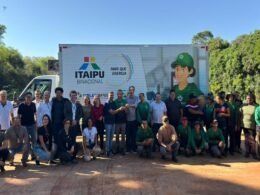 Itaipu entrega caminhão para associação de catadores em Marechal Rondon