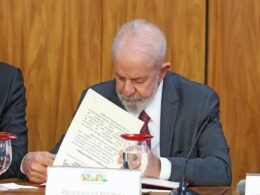 Lula veta lei que poderia contar estágio como experiência de trabalho