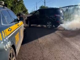 Dois homens são presos com carro clonado e lançador de fumaça na BR-163