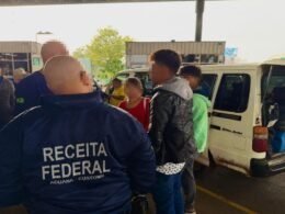 Fiscalização na Ponte da Amizade identifica adolescentes desacompanhados em van com destino a São Paulo