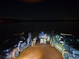 Lancha de alta potência é abandonada com 881 kg de maconha no Lago de Itaipu