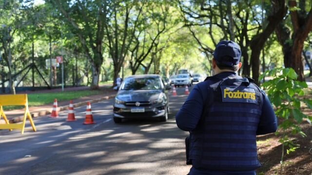 Veículos paraguaios e argentinos somam mais de R$ 42 milhões em multas de trânsito em Foz do Iguaçu