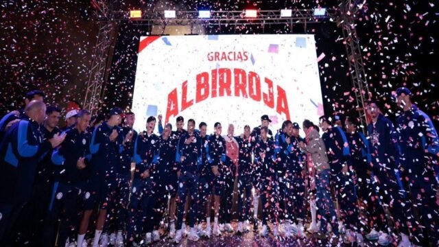 Seleção paraguaia é recebida com festa após campanha histórica na Copa do Mundo de 2026