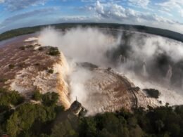 A passarela das Cataratas do Iguaçu, no Parque Nacional do Iguaçu, foi temporariamente interditada nessa quinta-feira, dia 23 de julho