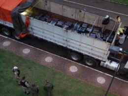 Motorista é preso com 4,2 toneladas de droga e antena de satélite em caminhão na BR-277