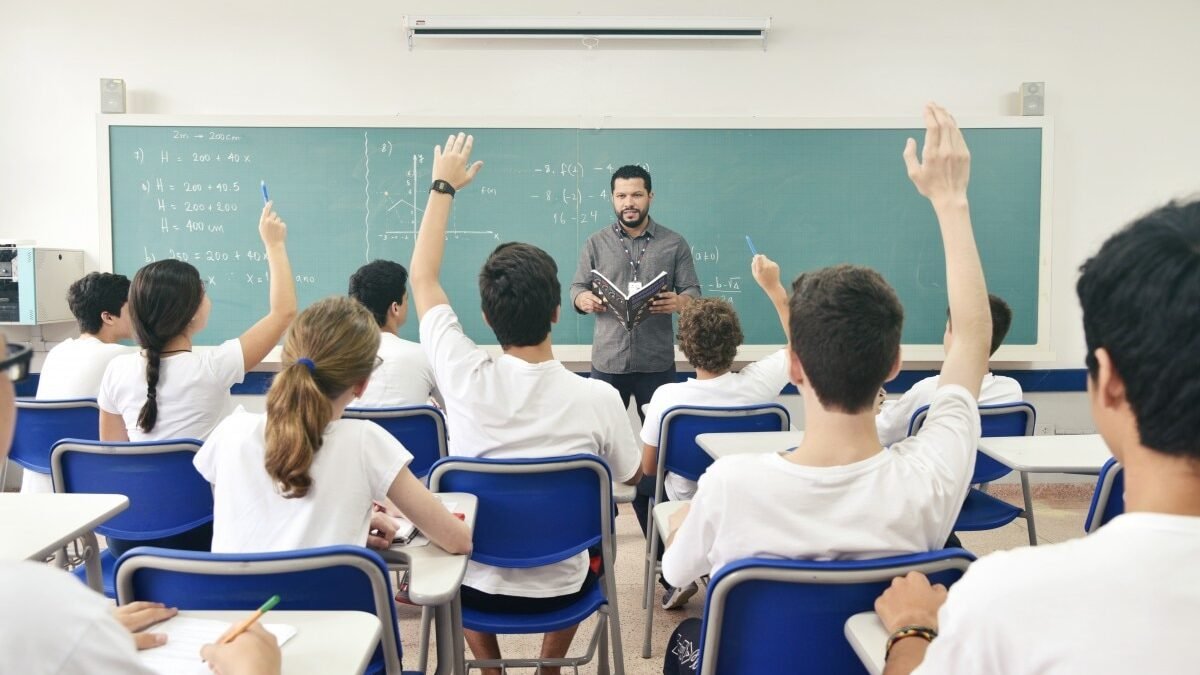 Inscrição para professor temporário do Estado termina amanhã, com salário de até R$ 6.991
