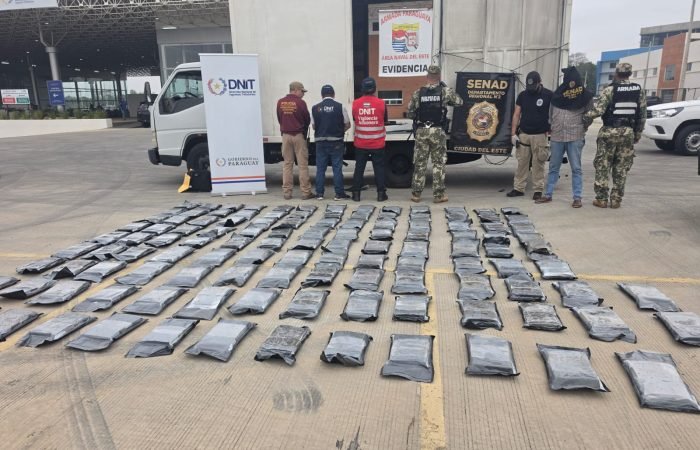 Primeira grande apreensão na Ponte da Integração: escâner acha 304 quilos de maconha em teto falso