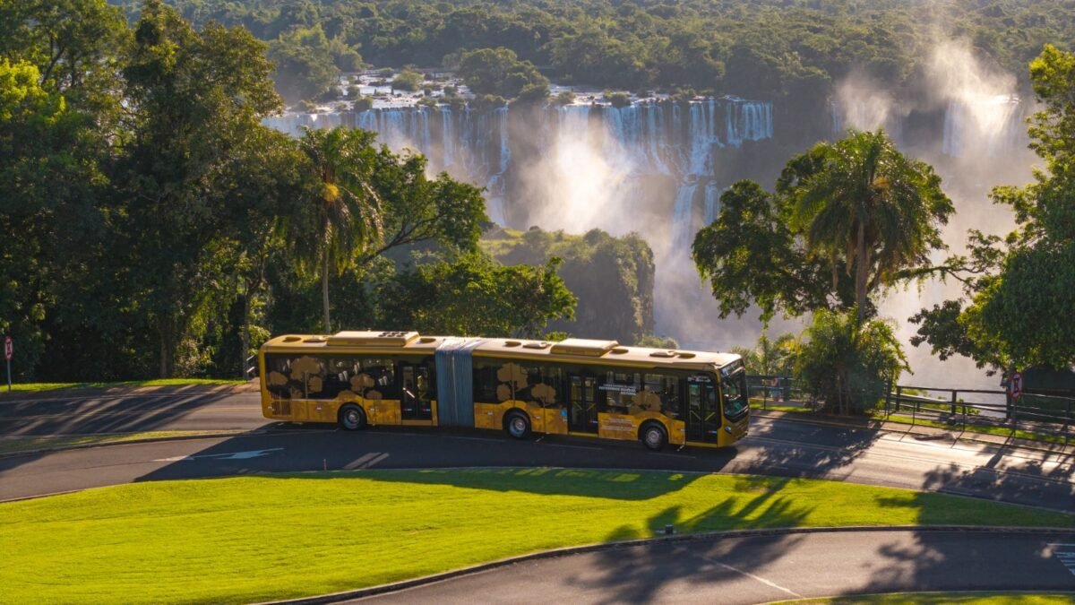 Busca por ônibus para Foz do Iguaçu sobe 84% e cidade lidera o crescimento no país