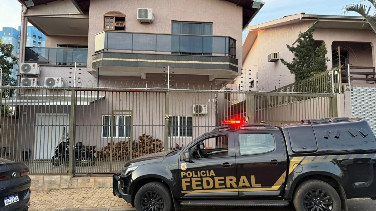 PF prende morador de casa no Monjolo usada como depósito de eletrônicos do Paraguai