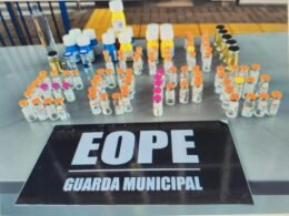 Colados ao corpo: Guarda Municipal acha anabolizantes e emagrecedores perto da rodoviária