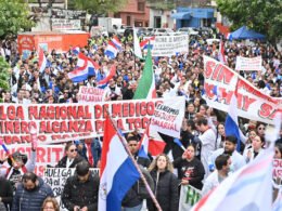 Greve de médicos no Paraguai suspende consultas em Ciudad del Este até sexta-feira
