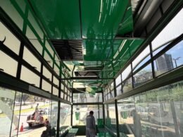 Tentaram arrancar o ar-condicionado do ponto de ônibus da JK, e quem perde é quem espera