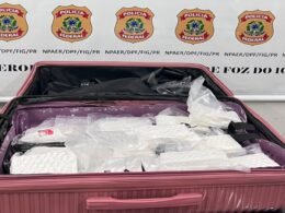Mulher é presa com 4,3 kg de cocaína no Aeroporto de Foz antes de voo para a Espanha