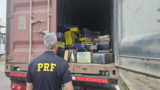PRF apreende quase 6,8 toneladas de maconha em caminhão na BR-163, em Guaíra