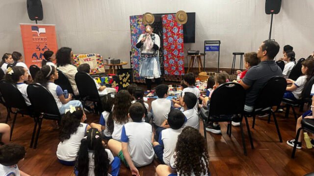 O aluno escolhe o próprio livro: Foz distribui 40.550 vales na Feira do Livro