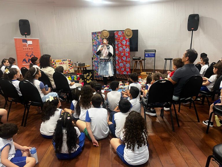 O aluno escolhe o próprio livro: Foz distribui 40.550 vales na Feira do Livro