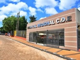O governo do Paraguai conta 61 renúncias de médicos; os médicos falam em 600