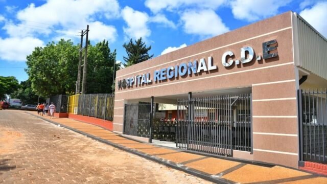 O governo do Paraguai conta 61 renúncias de médicos; os médicos falam em 600