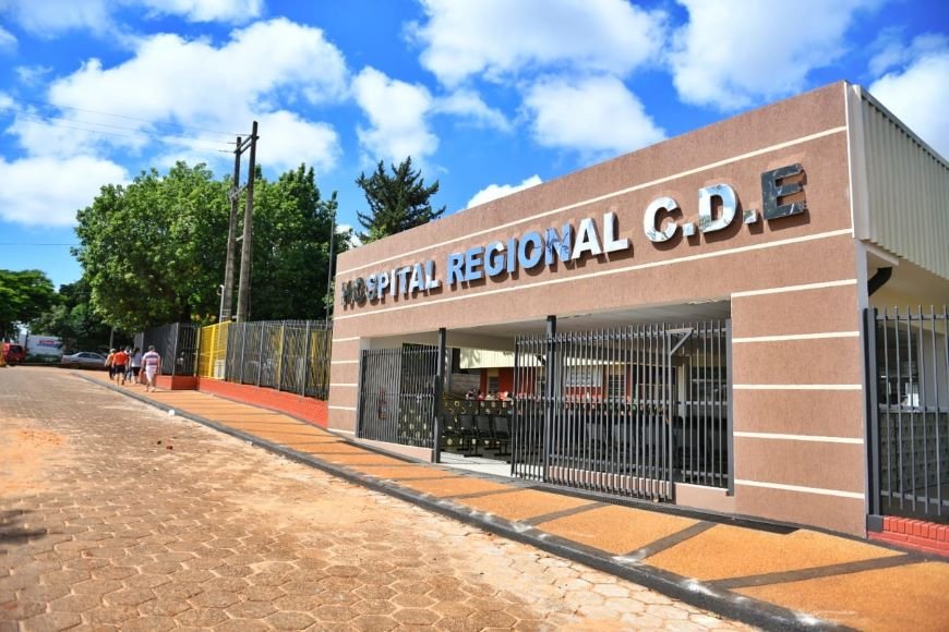 O governo do Paraguai conta 61 renúncias de médicos; os médicos falam em 600