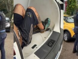 Homem foge pela Avenida Brasil com peças de ar-condicionado e é detido pela Guarda Municipal