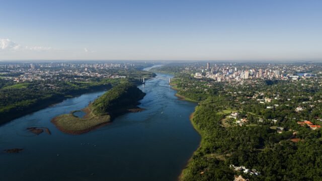 Pesquisadores abordam turistas no aeroporto e na rodoviária de Foz até quinta-feira