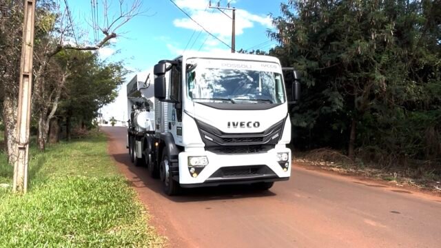 O novo caminhão faz as cinco etapas do tapa-buraco sozinho, e vai às ruas em 15 dias