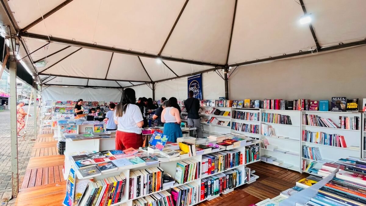 Feira do Livro passa de 8,6 mil visitantes em dois dias