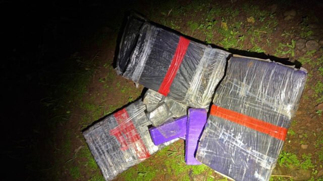 Suspeitos fogem e deixam 99,2 kg de maconha na mata